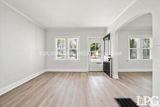 3606 Revere Dr in Toledo, OH - Building Photo - Building Photo