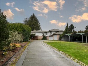 24445 Marine View Dr S in Des Moines, WA - Building Photo - Building Photo