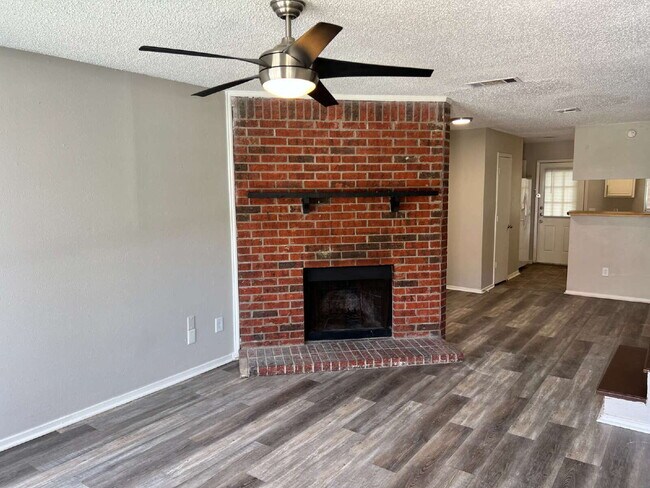 10500 Lake June Rd in Dallas, TX - Building Photo - Building Photo