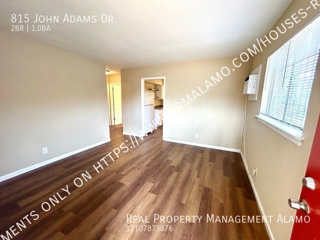 815 John Adams Dr in San Antonio, TX - Building Photo - Building Photo