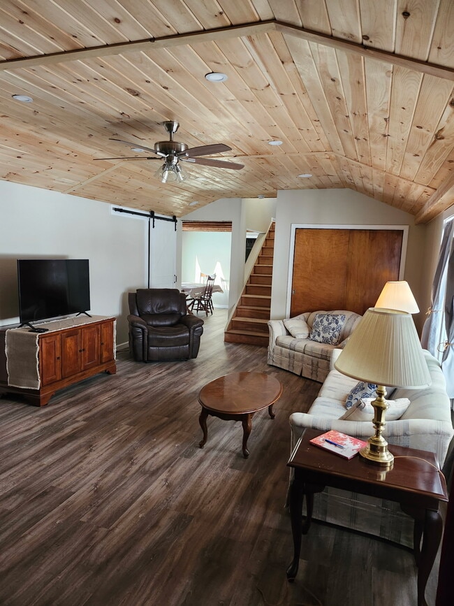 8152 Wilson Karr Rd in Hornell, NY - Foto de edificio - Building Photo