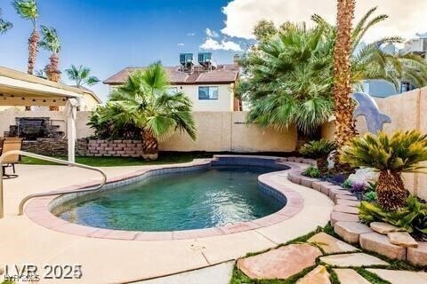 property at 1925 Roxford Dr