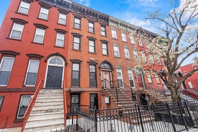 800 Ocean Ave in Jersey City, NJ - Foto de edificio - Building Photo