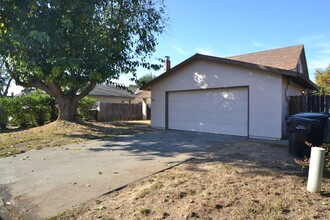 9017 Trujillo Way in Sacramento, CA - Foto de edificio - Building Photo