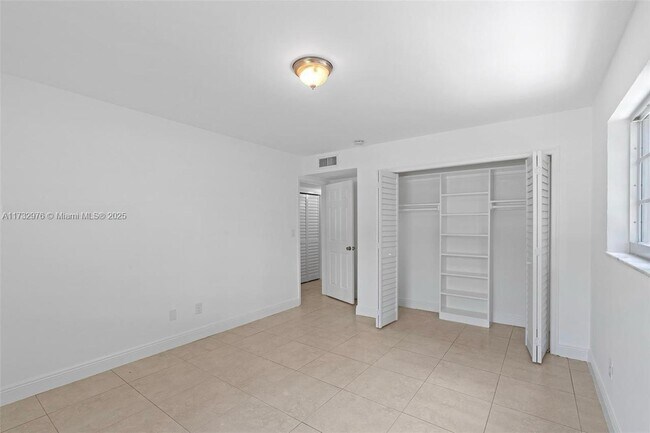 4995 Ponce de Leon in Coral Gables, FL - Building Photo - Building Photo