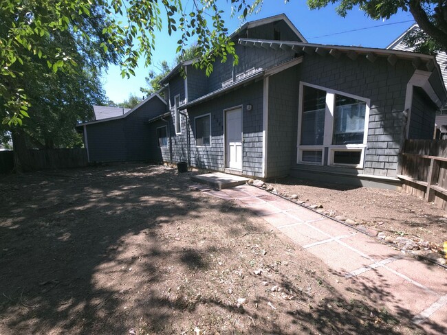 2645-2647-2647 Pine St