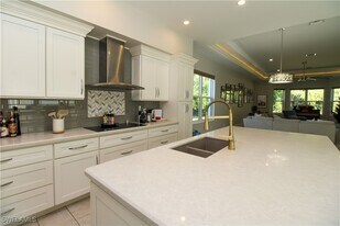 6184 Whitaker Rd in Naples, FL - Building Photo