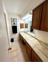 2800 Longmire Dr, Unit 3 in College Station, TX - Foto de edificio - Building Photo