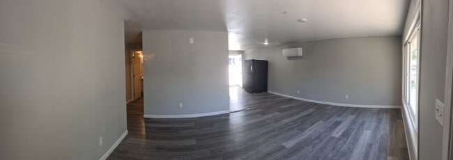 2426 White Ave, Unit B in Klamath Falls, OR - Foto de edificio - Building Photo