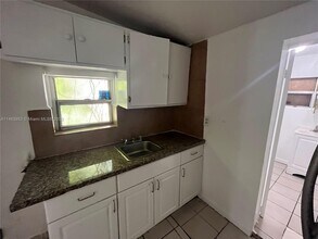 534 NW 18th Ave-Unit -rear in Miami, FL - Building Photo - Building Photo