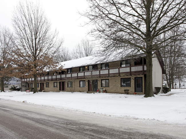 624 E Hopocan Ave in Barberton, OH - Foto de edificio - Building Photo