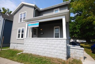 215 E Madison St in Ann Arbor, MI - Building Photo