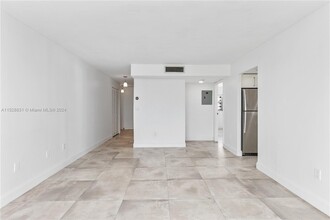 1300 Alton Rd, Unit 91a in Miami Beach, FL - Building Photo - Building Photo