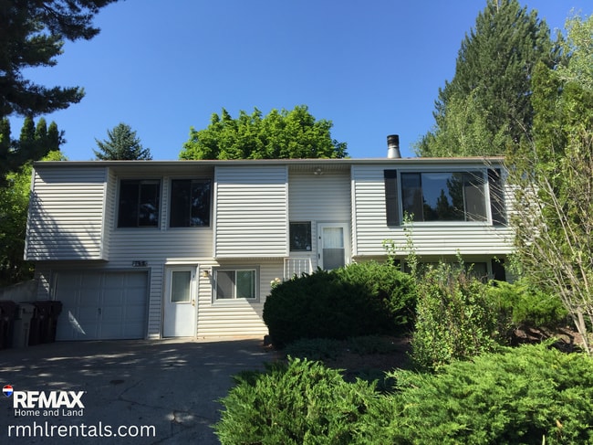 140 NW Robert St, Unit A-Upper