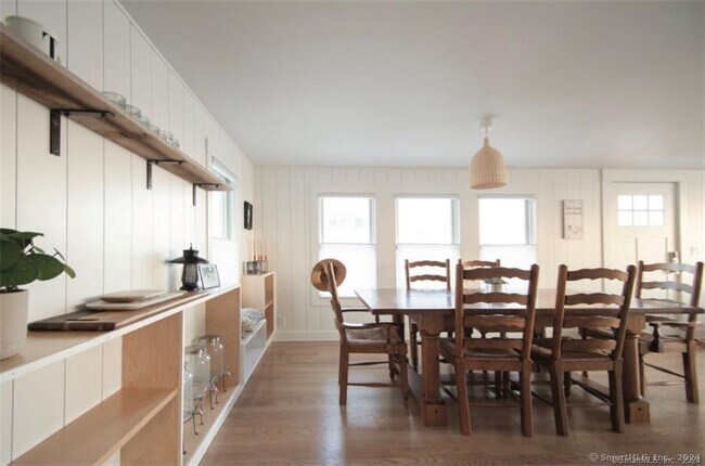 39 Point Beach Dr in Milford, CT - Foto de edificio - Building Photo