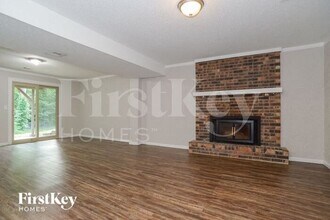6733 NW Sioux Dr in Parkville, MO - Building Photo - Building Photo