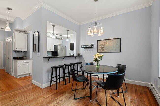 30-34 E Concord St, Unit 2 in Boston, MA - Building Photo - Building Photo