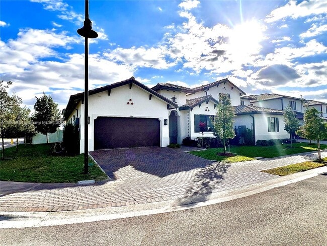 8004 NW 46th Terrace in Doral, FL - Building Photo - Building Photo
