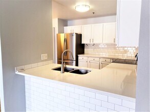 4737 S Hunter Ln in New Berlin, WI - Building Photo - Building Photo