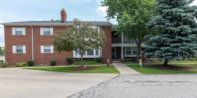 Beacon Hill West in Rocky River, OH - Foto de edificio - Building Photo