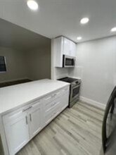 2665 Middle River Dr, Unit 4 in Fort Lauderdale, FL - Foto de edificio - Building Photo