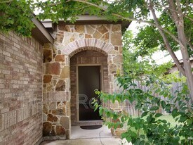 1027 Brown Rock Dr in New Braunfels, TX - Building Photo