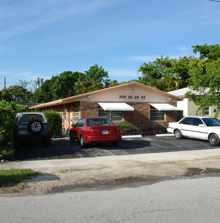 200 SE 20th St in Fort Lauderdale, FL - Building Photo