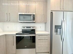 190 Creekstone Dr SW in Calgary, AB - Building Photo - Building Photo