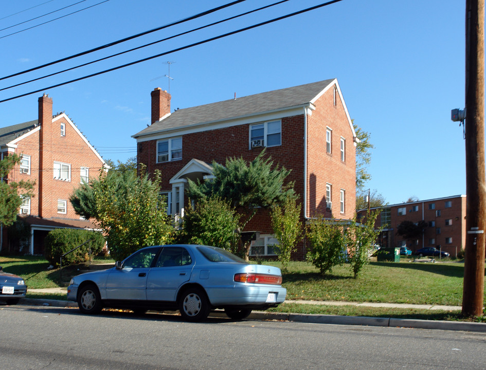 6815 Red Top Rd in Takoma Park, MD - Building Photo