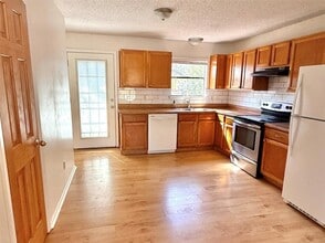 15205 Cavalier Canyon Dr, Unit B in Lakeway, TX - Building Photo - Building Photo