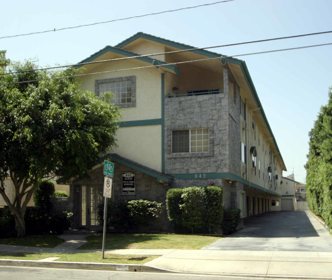 842 N Acacia St in Inglewood, CA - Foto de edificio - Building Photo