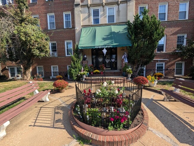 Westfield Arms in Westfield, NJ - Building Photo - Building Photo