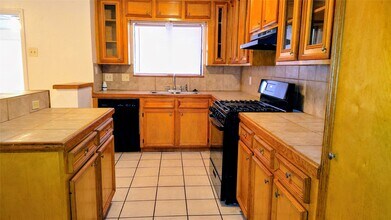 10150 Valley Club Dr in Houston, TX - Building Photo - Building Photo