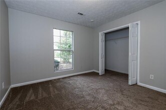 9402 Highland Ridge in Jonesboro, GA - Foto de edificio - Building Photo