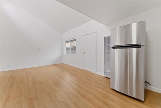 663 W 2nd St in Los Angeles, CA - Building Photo - Building Photo