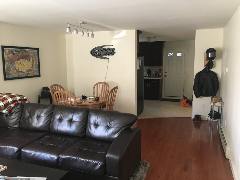 16 Henry St in Jersey City, NJ - Building Photo