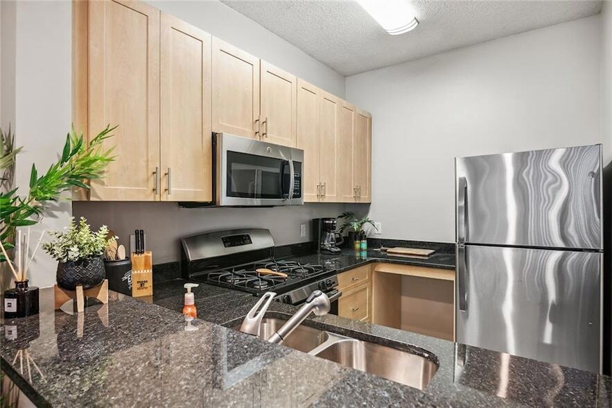 2103 Asbury Square, Unit 641W in Atlanta, GA - Building Photo