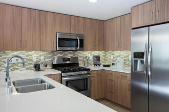 19800 Vallco Pkwy in Cupertino, CA - Building Photo - Building Photo