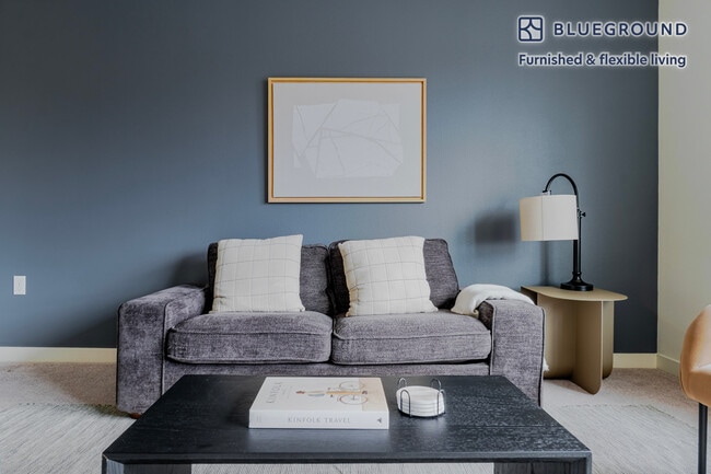 362 Bellevue Way NE in Bellevue, WA - Building Photo - Building Photo