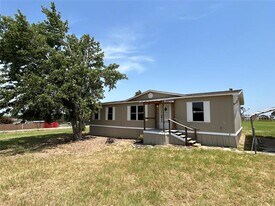 621 New Highland Rd in Springtown, TX - Building Photo