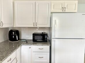 107 176th Ter W in Redington Shores, FL - Building Photo - Building Photo