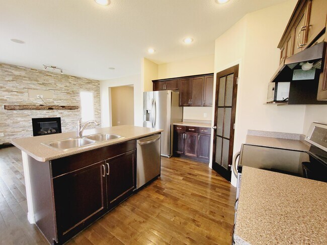 1863 Rutherford Rd SW in Edmonton, AB - Building Photo - Building Photo