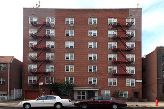 75-06 Woodside Ave in Flushing, NY - Building Photo - Building Photo