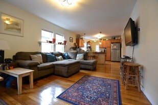 216 Arlington St, Unit 2 in Watertown, MA - Building Photo
