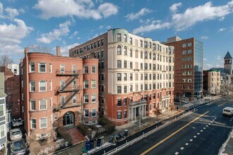 881 Massachusetts Ave in Cambridge, MA - Building Photo - Building Photo