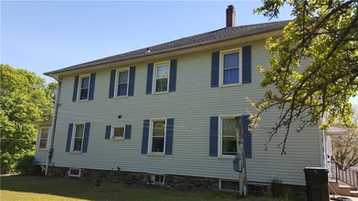 40 Pleasant St in Westerly, RI - Foto de edificio - Building Photo