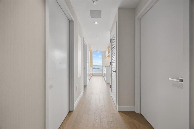 252 South St in New York, NY - Building Photo - Building Photo