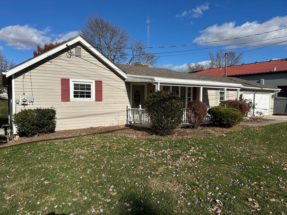 1428 W Cole Rd in Fremont, OH - Foto de edificio