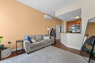 183 W 8th St in Boston, MA - Building Photo - Building Photo
