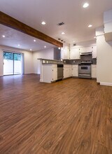 1463 Redbud Trl, Unit C in West Lake Hills, TX - Building Photo - Building Photo